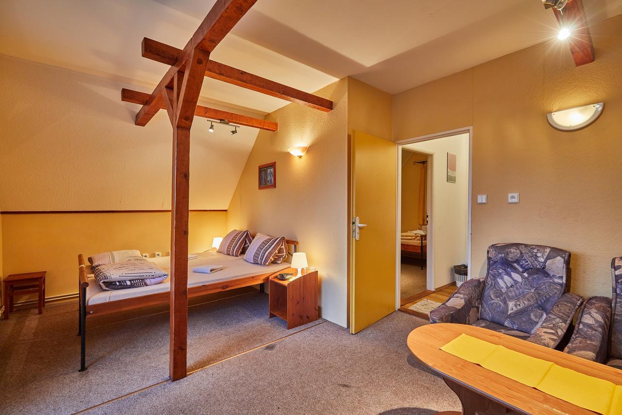 Camp Dolce Hotel ทรุตนอฟ ภายนอก รูปภาพ